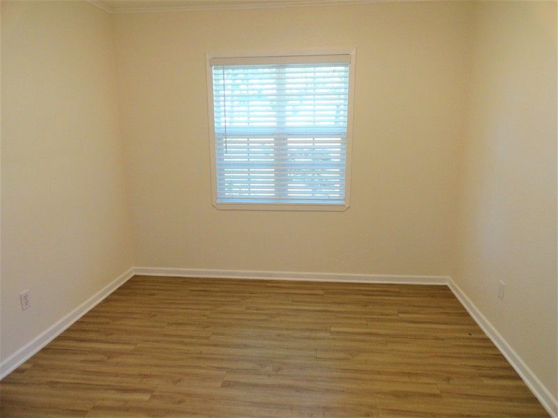 3 Bed, 2 bath brick home. Walking distance to Centerville Elementary