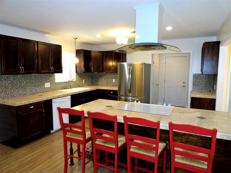 3 Bed, 2 bath brick home. Walking distance to Centerville Elementary