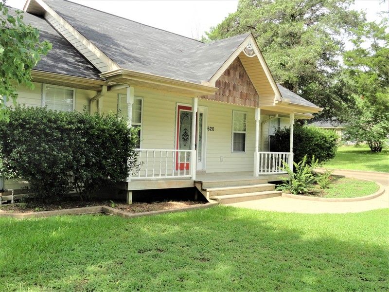 2 bedroom, 2 bath, home within walking distance to Centerville