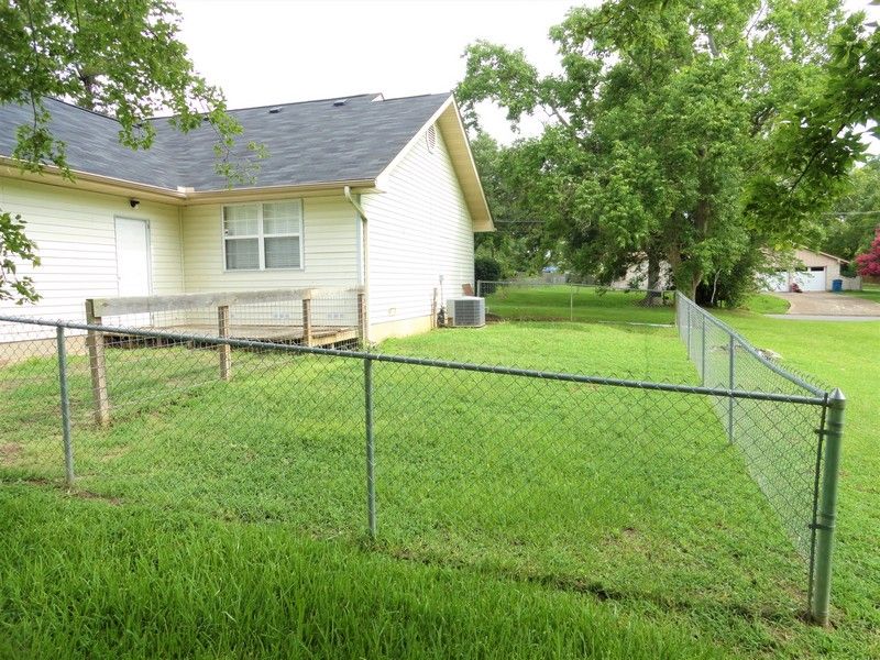 2 bedroom, 2 bath, home within walking distance to Centerville