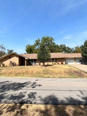 3 Bedroom, 2 1/2 Bathroom Brick House in Centerville