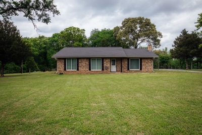 3 Bedroom 3 Bathroom House, 24 acres, Barns, Fenced, Woods and Pasture