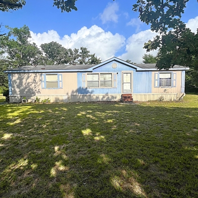 4 Bedroom 2 Bathroom Mobile Home in Lakewood Subdivision on 9.59 acres